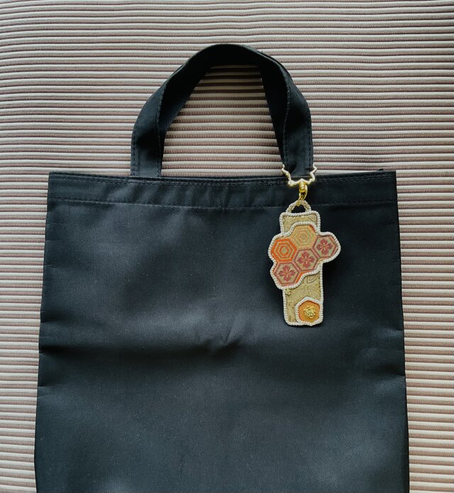 着物バッグチャーム！ 木目込み和布 着物生地 和柄 一点物 C3 | iichi