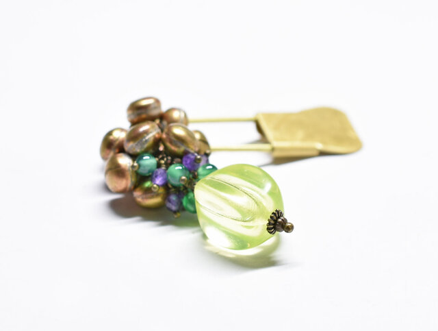 ヴィンテージウランガラスとたわわな鈴、アメジスト＆グリーン瑪瑙