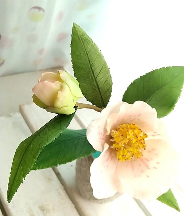 ☆クレイフラワー作品（椿・花霞の一輪挿し）☆ | iichi 日々の暮らし