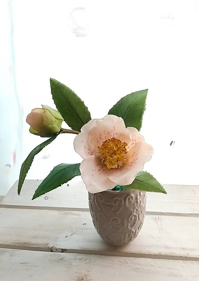 ☆クレイフラワー作品（椿・花霞の一輪挿し）☆ | iichi 日々の暮らし