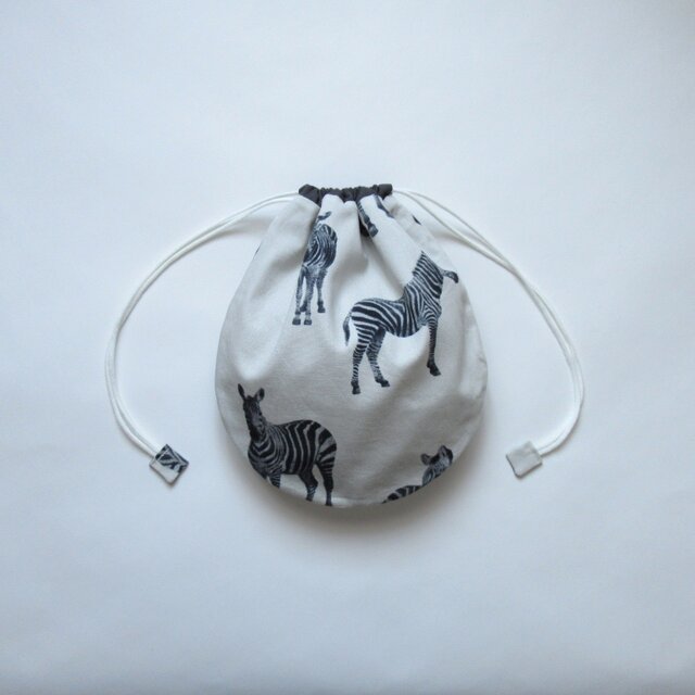 雫のようなきんちゃく　グレー、シマウマ