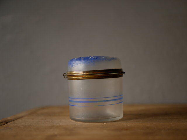 筒状のボンボニエール　フランスアンティーク　ブロカントのある暮らし 筒状のボンボニエール フランスアンティーク ブロカントのある