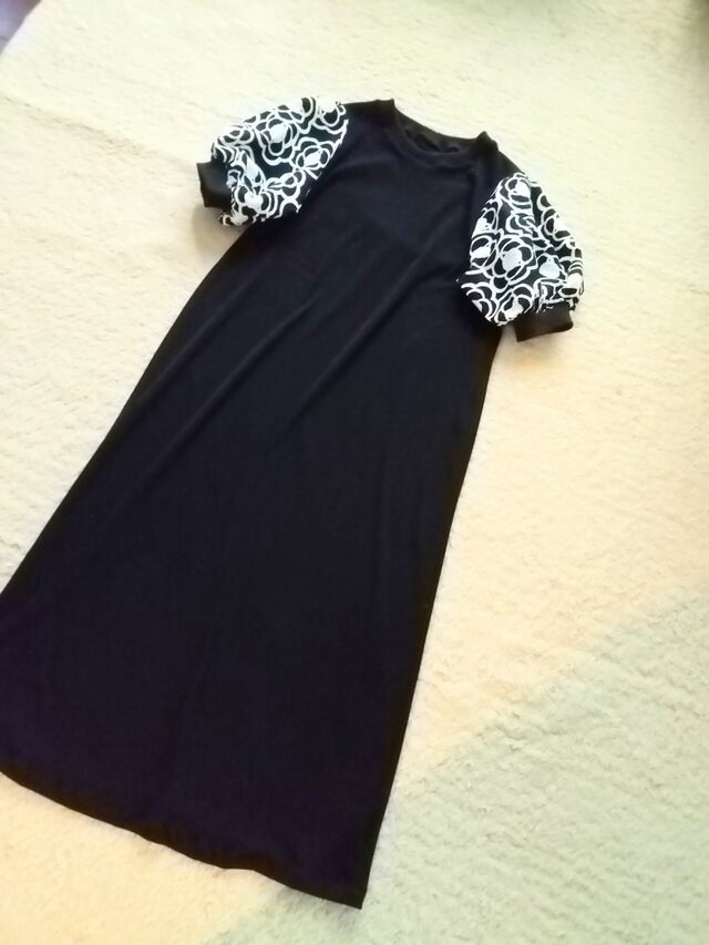 さらっとコットンにリップル生地のパフスリーブマキシ丈ワンピース