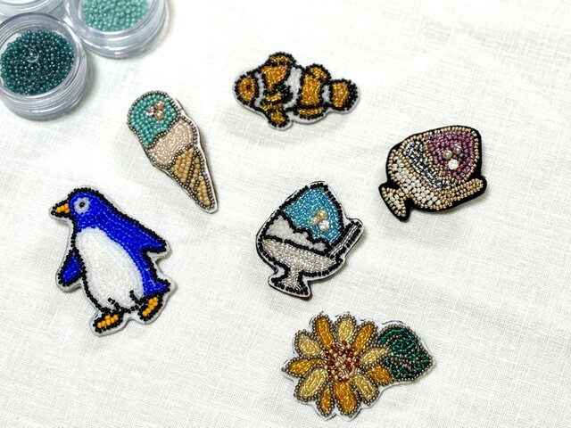 m.1129865　ビーズ刺繍ブローチ m.1129865様専用 ビーズ刺繍ブローチ - メルカリ