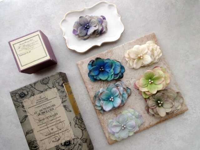 花びらのバレッタ Sサイズ □ フラットデザイン 淡水パール □ ダーク