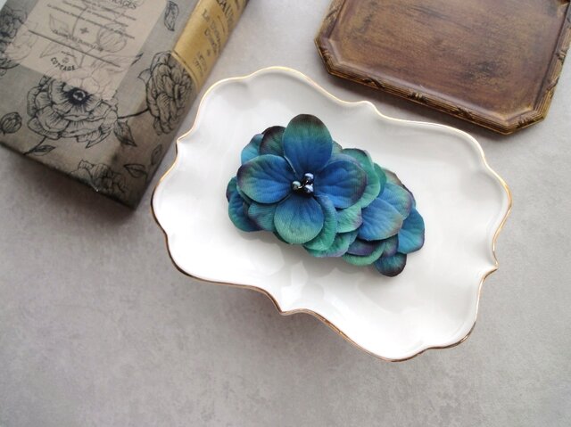 花びらのバレッタ Sサイズ □ フラットデザイン 淡水パール □ ダーク