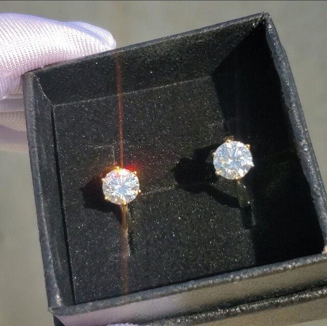 1ct×2 モアッサナイト モアサナイト フープ ピアス | iichi 日々の