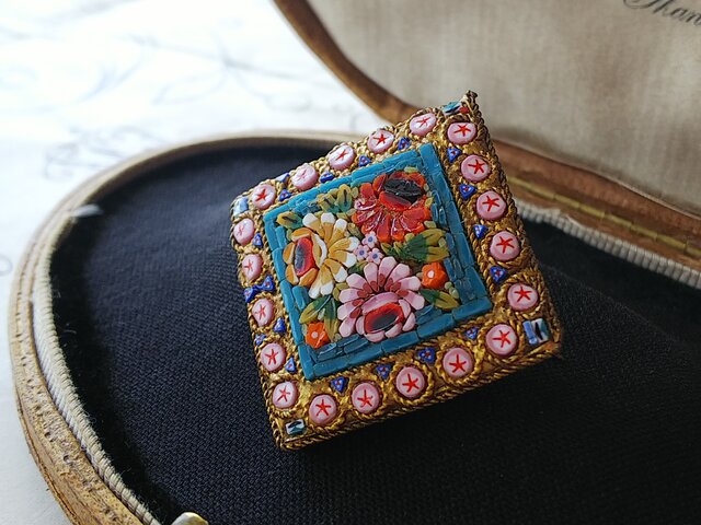 イタリアヴィンテージ マイクロモザイクブローチ ブルー 星⭐︎ イタリア製マイクロモザイクブローチ ブルー＆フローラルタイル