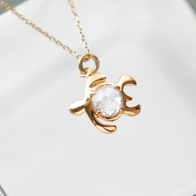 幸せを運んでくれる「海の守り神」ホヌのネックレス ゴールド