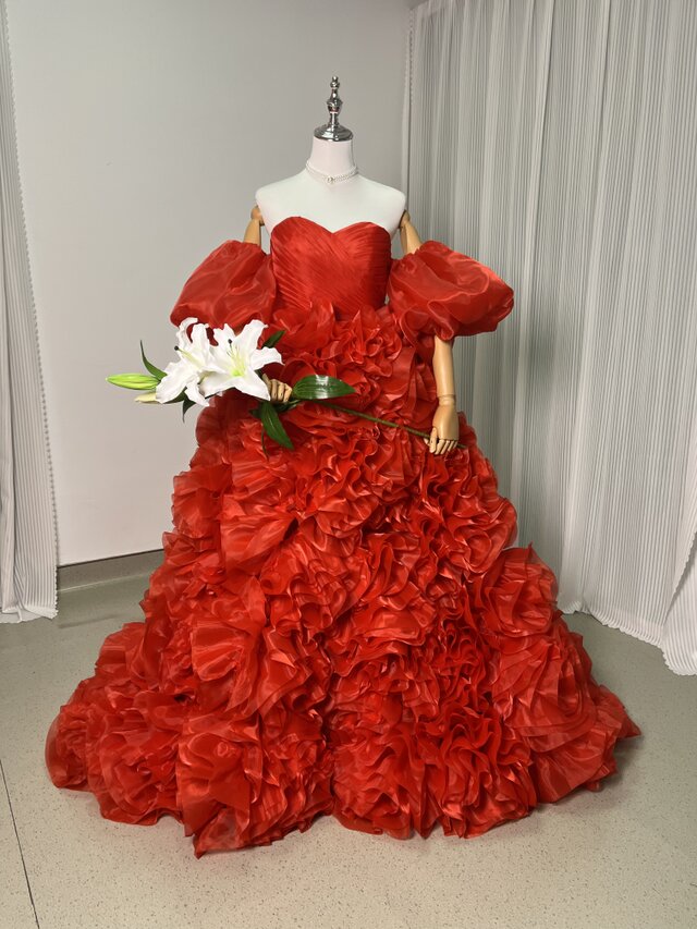 豪華！ カラードレス 赤 ベアトップ オーガンジー パフスリーブ ボリュームドレス 抜群のおしゃれ見え 前撮り
