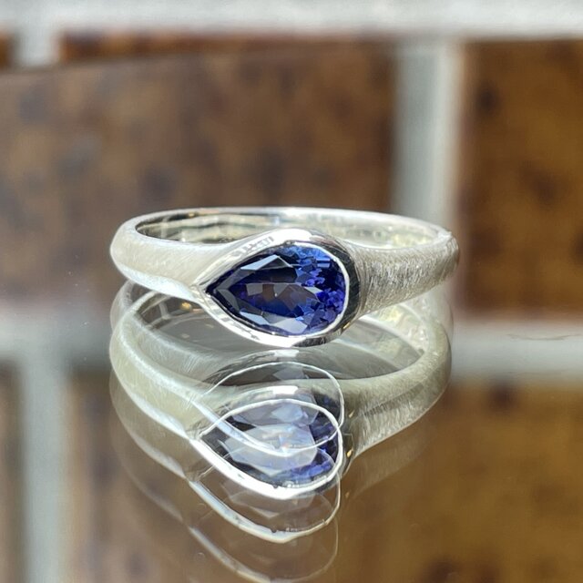 タンザナイト　ペアシェイプカット　0.8ct　変形印台　シルバーSV925リング