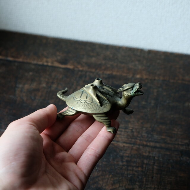 真鍮製の亀の置物◆ヴィンテージ　インテリアオブジェ　小道具　古民家　レトロ　金属