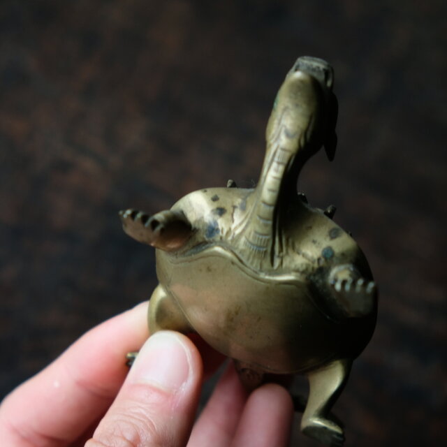 真鍮製の亀の置物◆ヴィンテージ　インテリアオブジェ　小道具　古民家　レトロ　金属
