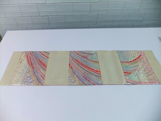 16)1961】28×105・和風テーブルセンター/虹色モダン和柄/帯リメイク