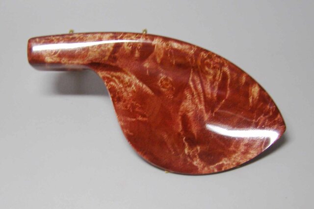 ハードメイプル 瘤杢のバイオリン顎当てです クローソン型になり