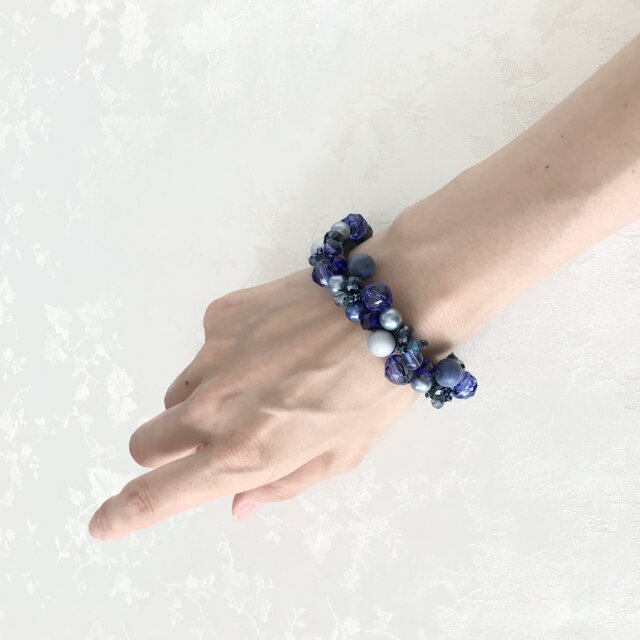 ☆マコ☆様 シュシュ☆ビーズ ヘアゴム☆ハンドメイド ブルーサンドストーン サファイアブルー の ビーズ クロッシェ シュシュ 青 かぎ針編み
