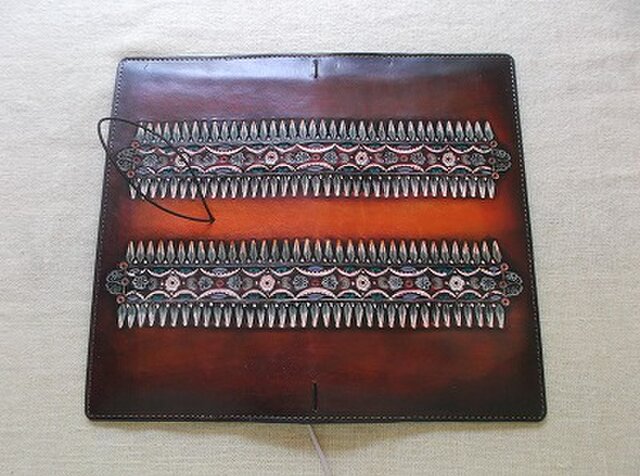 トラベラーズノートカバー　牛革、刻印＆拭き染め　カードポケット付き トラベラーズノートカバー 牛革、刻印＆拭き染め カードポケット