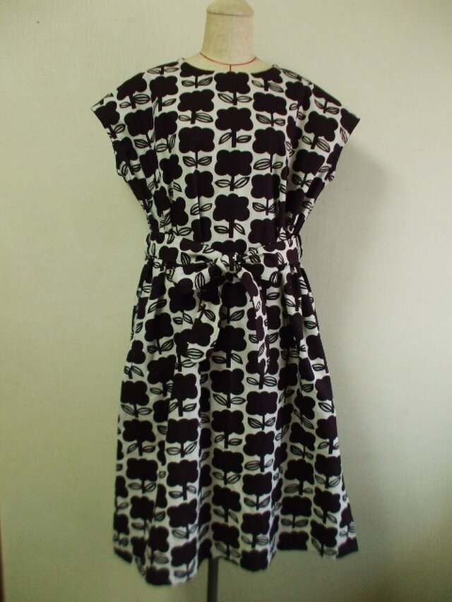 生成り色地×茶色お花柄 ラウンドネックフレンチスリーブ 太ベルト付きワンピース M~LL 綿１００％ 受注生産