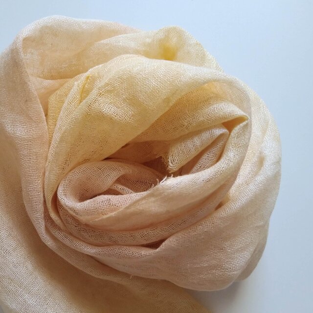 新しいサイズです！　顔が明るくなりそうな色になりました　リネンガーゼストール　泥染め　ひまわり