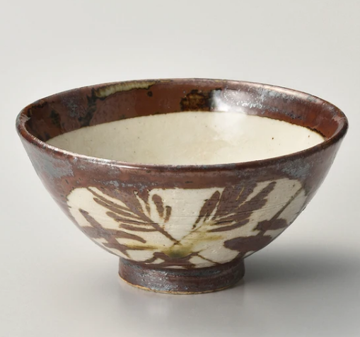 ◇新品◇ 加藤五陶兵衛造 美濃焼鉄釉草花紋並茶碗 【紙箱】1個のサイズ