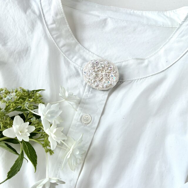 " prism / ﾌﾟﾘｽﾞﾑ " kinari color オーバル型刺繍ブローチ