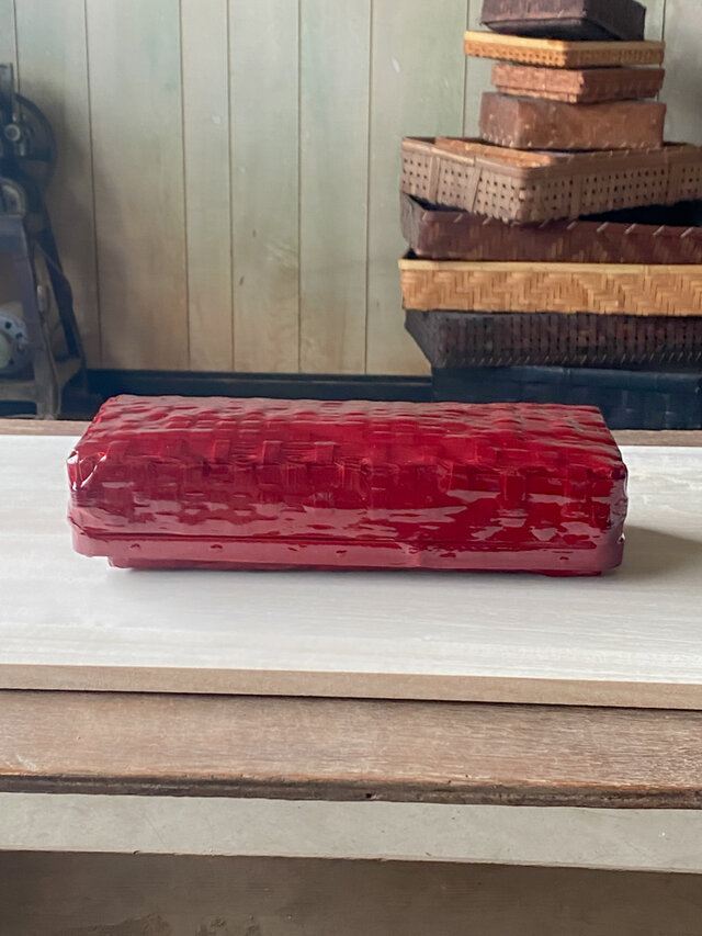 受注制作】竹細工 つづらの裁縫箱 赤透色 | iichi 日々の暮らしを