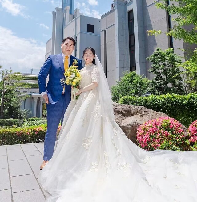 実例写真！ウェディングドレス 韓国風ドレス 半袖 プリンセスライン 華やかなトレーン 結婚式 | iichi 日々の暮らしを心地よくするハンドメイド やアンティークのマーケットプレイス