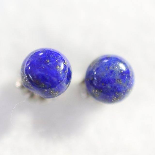 （１点もの・アウトレット）ラピスラズリのスタッドピアス（6mm・チタンポスト）