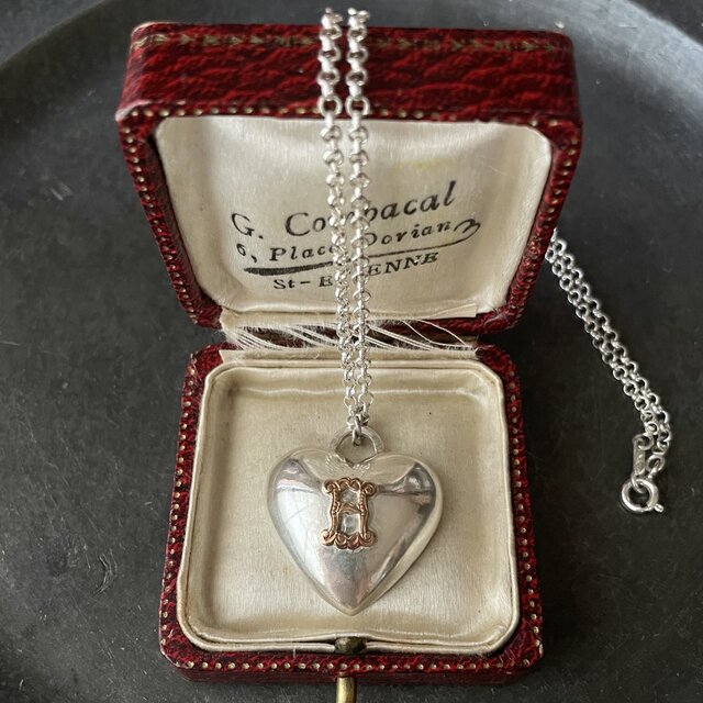 ハートのイニシャルペンダント／classic