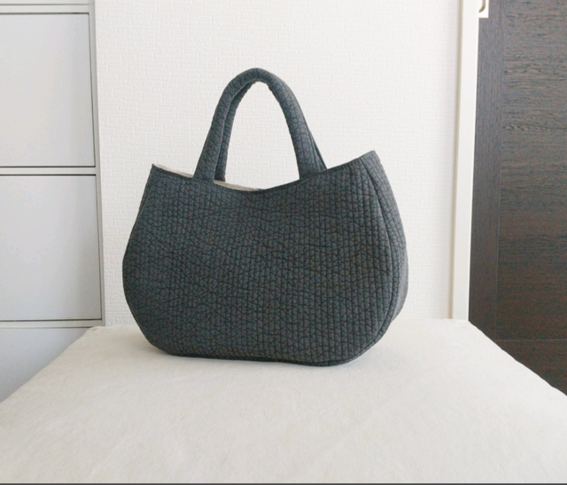 ダークグレーヌビ 三日月バッグ | iichi 日々の暮らしを心地よくする