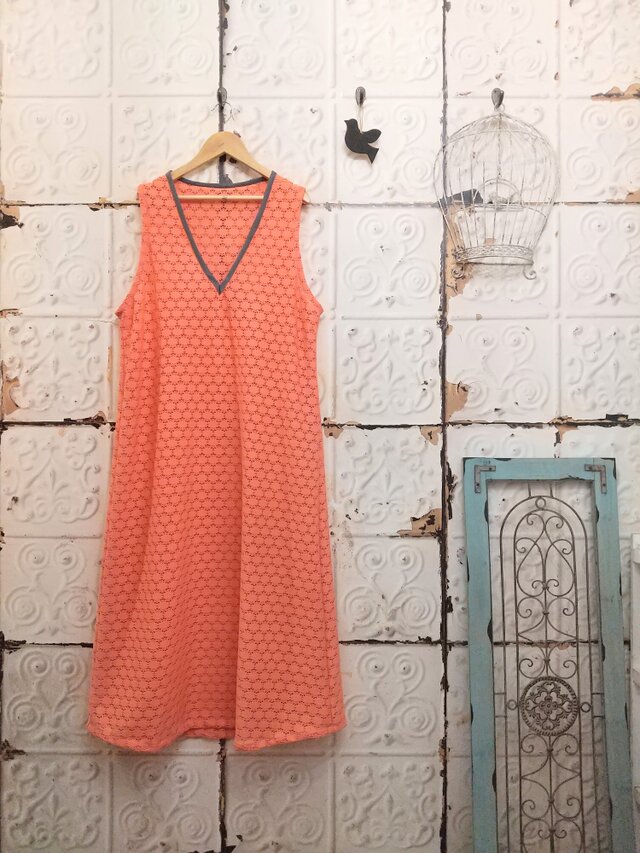 コーラルピンクレースニットのジャンスカ