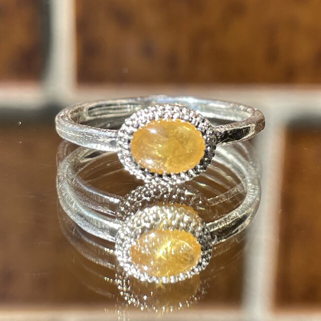 イエローサファイア　繊細で丁寧な手技4段ミル　1.5ct　オーバルカボション　シルバーSV925リング