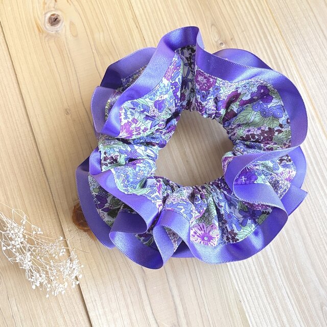 リバティ　サテンダブルフリルシュシュ　＜Margaret Annie＞(マーガレットアニー)パープル