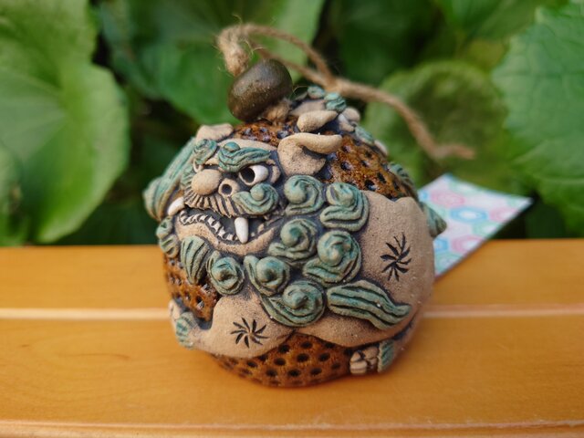 シーサー☆風鈴(墨入れ✕巻き毛のみ釉薬) | iichi 日々の暮らしを