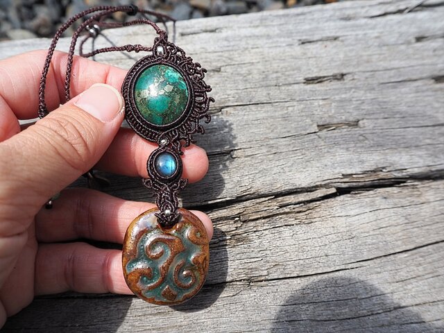 天然石マクラメ編みネックレス ターコイズ 縄文陶パーツ | iichi