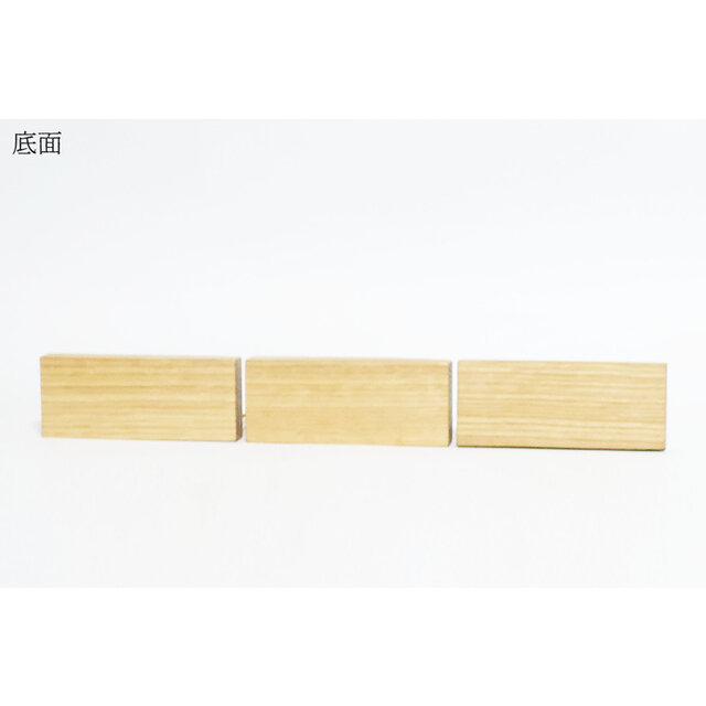 【3個セット】真鍮とホワイトオークのカードスタンド(Eタイプ 彫金 横置き) 3個セット】真鍮とホワイトオークのカードスタンド(Eタイプ 彫金 横