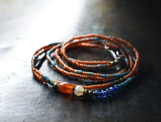 アンティークビーズ瑪瑙ネックレス シャン族ヴィンテージカーネリアン＆古代瑪瑙、オレンジ＆ピーコック