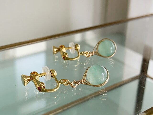 ユニセックス】手放すことを教えてくれるプレナイト・一粒ピアス