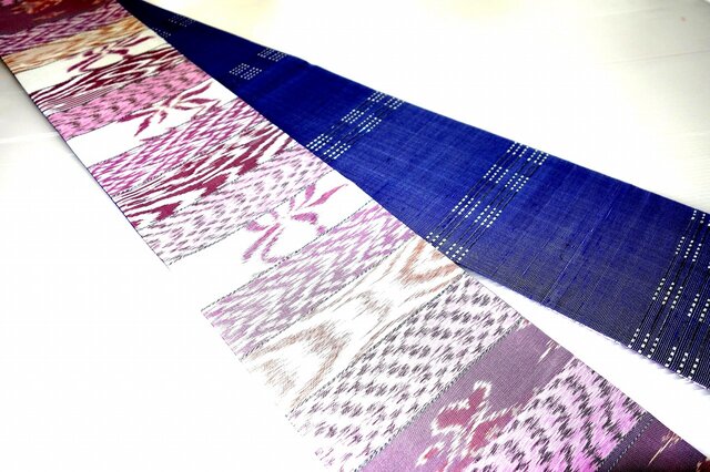 ピンク紫系裂き織りと、ブルーのライン入りリバーシブル半幅帯