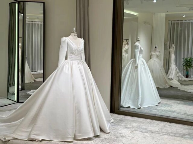 ウエディングドレス Vネック 長袖 プリンセスライン ロング