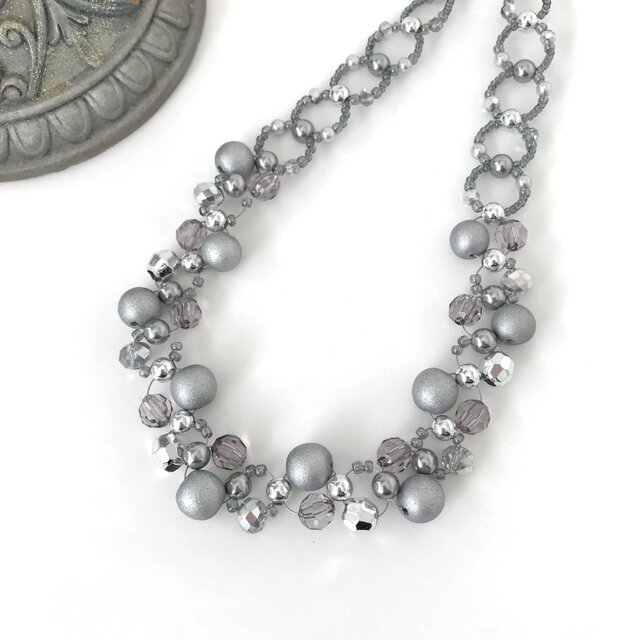 シルバー色 の クラシカル ネックレス パール ビーズ