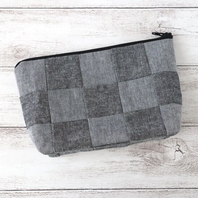 セール✨【送料無料】たっぷり入るパッチワークポーチ(20cm)　在庫限り　コスメポーチ　小物入れ　大きめ　No.213