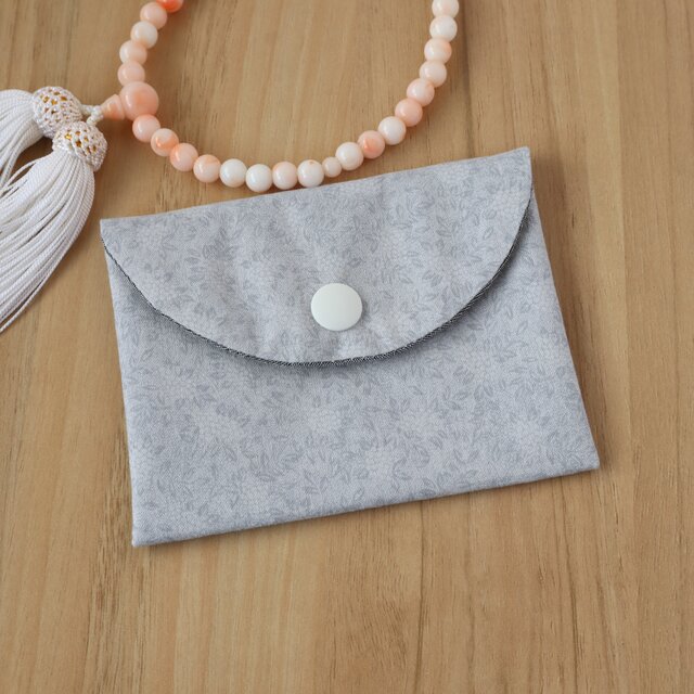 セール✨【送料無料】ミニ数珠ケース　数珠入れ　念珠ケース　念珠入れ　ミニケース　小花柄　ライトグレー　No.277