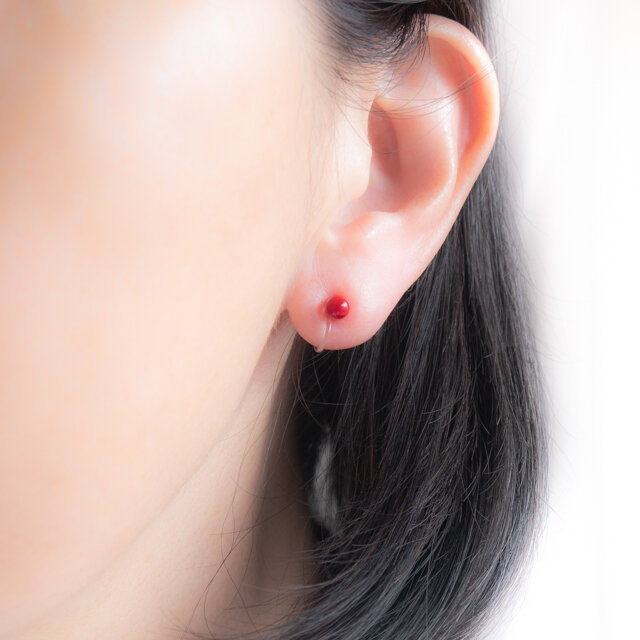 赤珊瑚のシンプルひとつぶイヤリング(ノンホールピアス) | iichi 日々