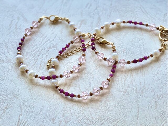 Romantic Pink＊ ルビーとグラスビーズのブレスレット 【選べる2サイズ