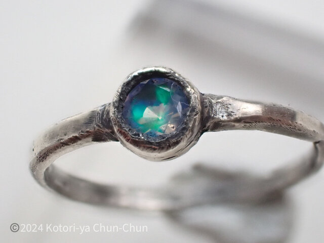 再販】天然を超えた美しすぎる合成ウォーターオパール・シルバーリング