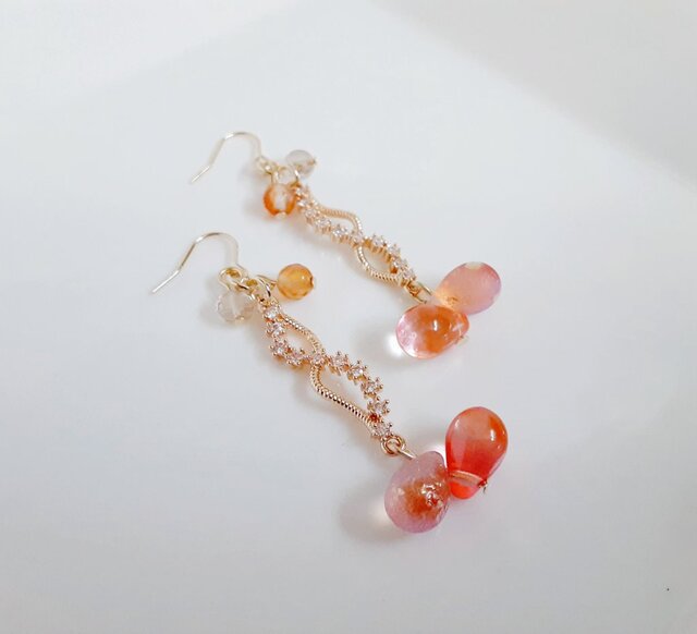 1ペアのみ☆ぷっくりしずくとひねりクロスのシャープなピアス(サン