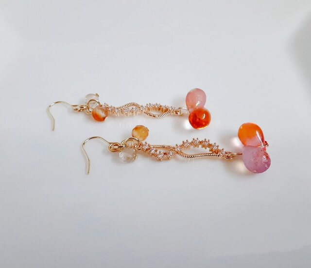 1ペアのみ☆ぷっくりしずくとひねりクロスのシャープなピアス(サン