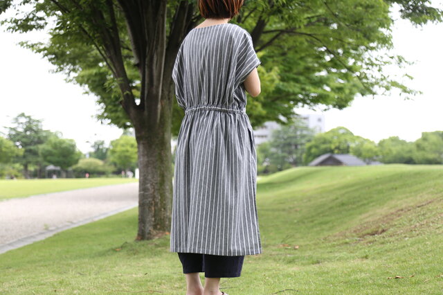 サイドスリットワンピース（亀田縞）グレー縞 | iichi 日々の暮らしを