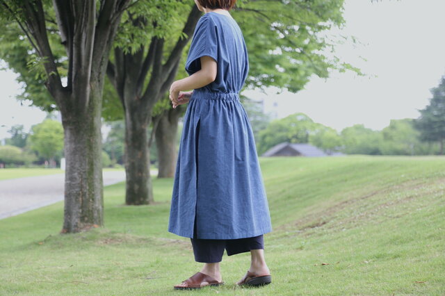 サイドスリットワンピース（亀田縞）群青 | iichi 日々の暮らし